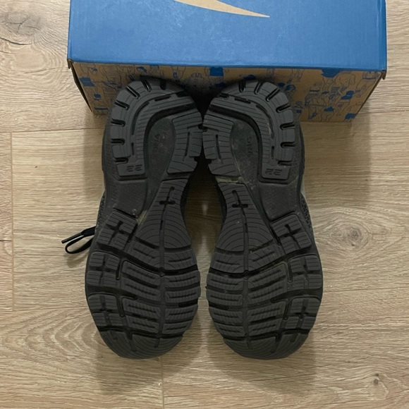 Brooks Black Athletic Shoes - Picture 9 of 10